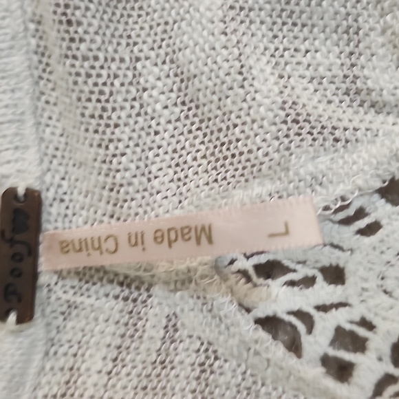 Long sleeve top with see through lace - Picture 11 of 11